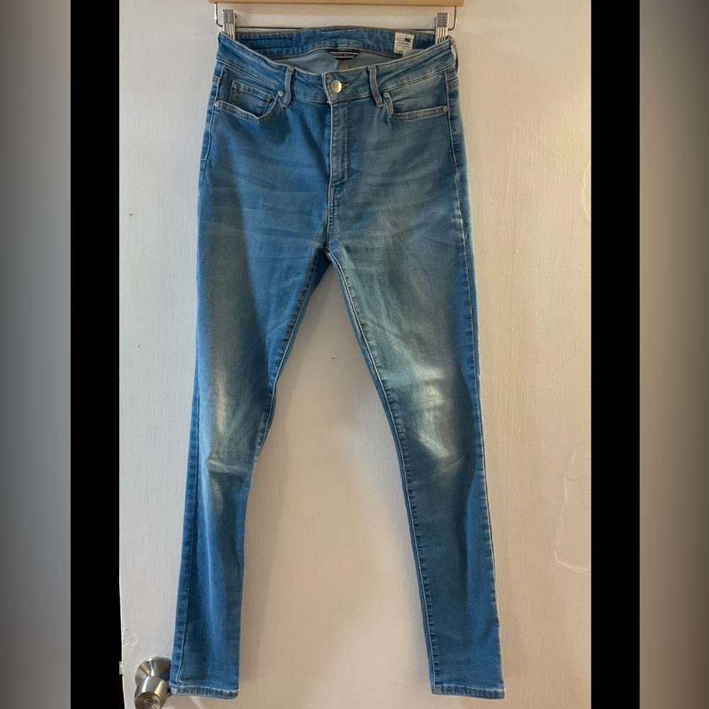 Classic Tommy Hilfiger slim fit jean